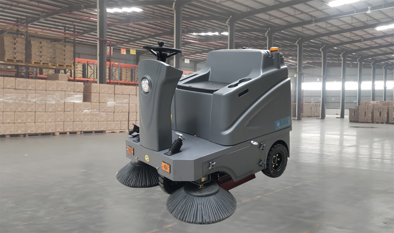 工(gōng)業(yè)駕駛掃地(dì)車(chē)