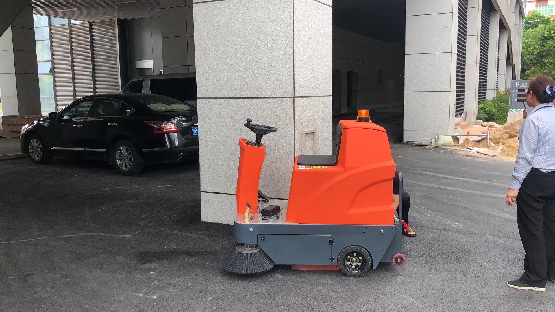 潔臣士掃地(dì)車(chē)提升工(gōng)廠(chǎng)園區(qū)日(rì)常清掃效率